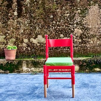 Da vecchia sedia Siena a una giovane e passionale sedia nordica. Un proyecto de Artesanía, Carpintería, Diseño de interiores, Diseño, creación de muebles					, DIY, Upc y cling de Simone Placido - 25.05.2025