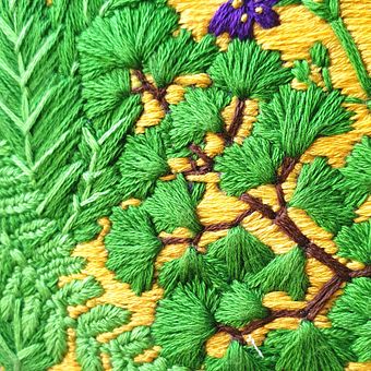 Botanical embroidery in the central region of Chile. Embroider, and Textile Design project by Josefa de la Fuente Llovet - 09.29.2025
