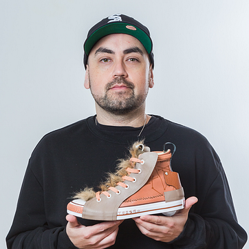 Juan Pablo Bello (MYSNKRS Customs)