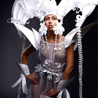 Asya Kozina, maestría para convertir el papel en arte 