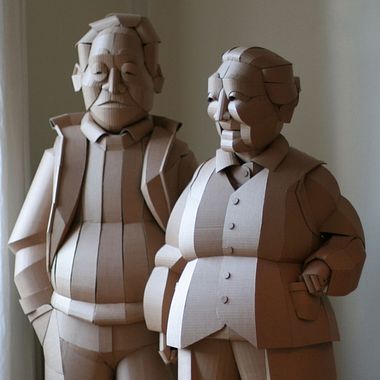Warren King y sus realistas esculturas de cartón 