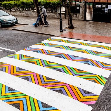 Christo Guelov llena de color los pasos de cebra de Madrid