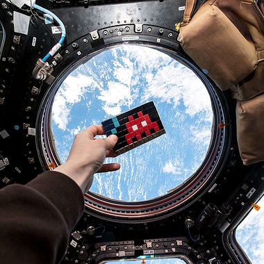 Invader es el primer artista urbano en conquistar el espacio