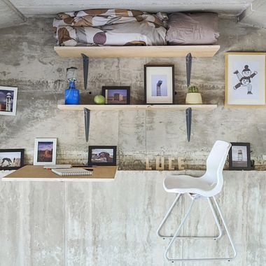 Un estudio-refugio debajo de un puente en Valencia