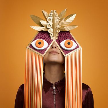 Máscaras de papercraft en el cartel del Barcelona el Grec Festival