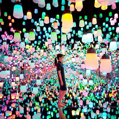 Las fronteras entre arte y visitante se desdibujan en 'Borderless'