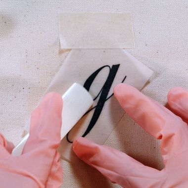 Cómo transferir un diseño a una tela para bordar(I): solvente