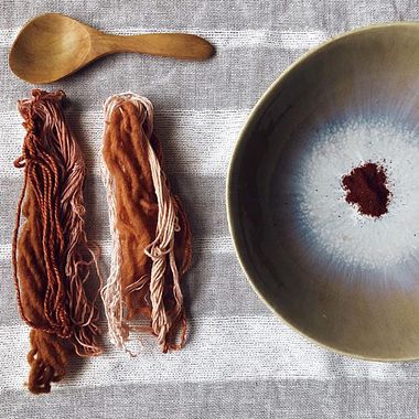 Qué es y cómo crear una bitácora de teñido con pigmentos naturales