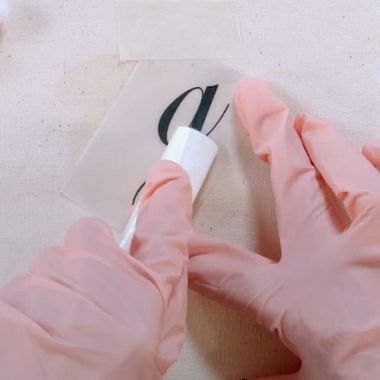 How to Transfer an Embroidery Design to Fabric with Solvent 