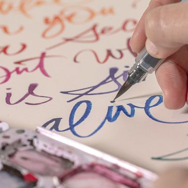 4 recursos para transformar sua letra em uma fonte tipográfica