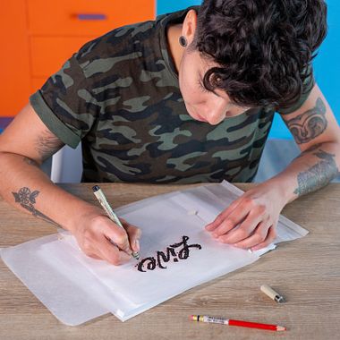 Materiais: descubra as ferramentas básicas para começar no script lettering
