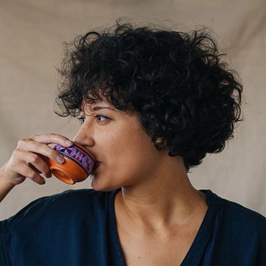 Aline Valek, escritora: 'Toda vez que adicionamos "criativo" a qualquer palavra, surge um arco-íris ao redor dela'