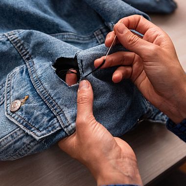 Tutorial Upcycling: cómo empezar a reparar tu ropa con parches 