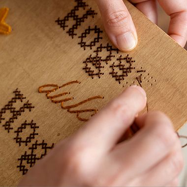 Descarga gratis un patrón de bordado en madera