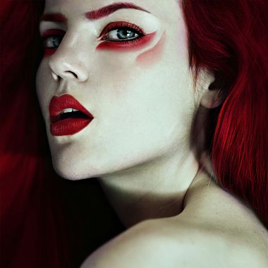 Materials: Make-up For Artistic Self-portrait Photography