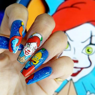 5 artistas capaces de hacer mini ilustraciones en tus manos