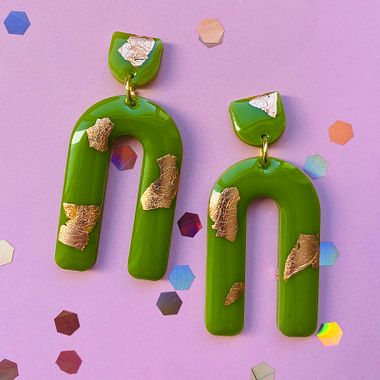 Mia Winston-Hart Creates Vibrant Resin Jewelry