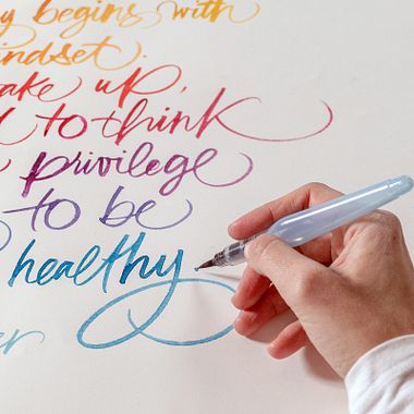 6 tutoriais gratuitos de lettering e caligrafia para iniciantes
