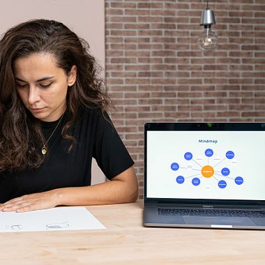 Free Graphic Visualization Presentation Template