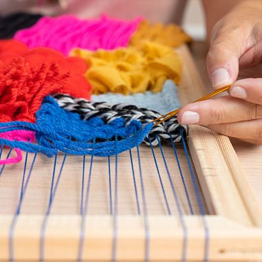 Inspírate con estas artistas de tapicería en telar y despierta tu creatividad
