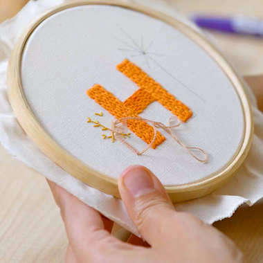 Tutorial Bordado: Puntos básicos para bordar letras a mano