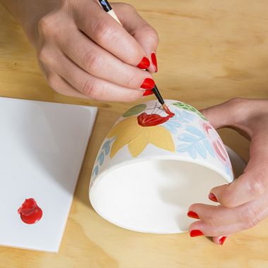 Cómo encontrar influencias para tus ilustraciones florales en cerámica