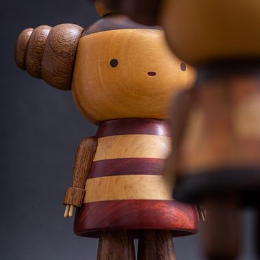 14 artistas inspiradores que trabalham com madeira e resina