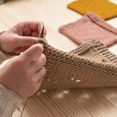 Materiales esenciales para tejer con agujas circulares