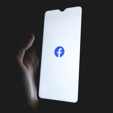 Descarga gratis una guía de formatos de anuncios para Facebook