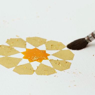 Tutorial Caligrafía: cómo aplicar hoja de oro sobre papel