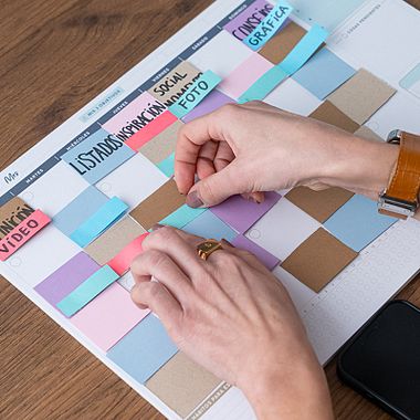 Descarga gratis una plantilla de calendario mensual para redes sociales 