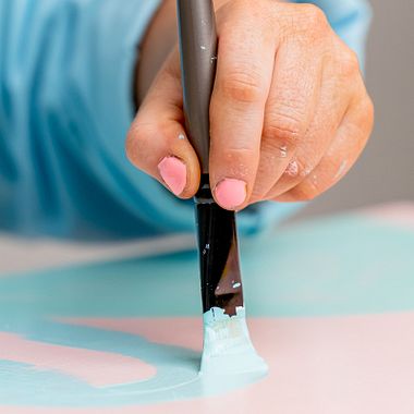 Tutorial DIY: como pintar uma prateleira com estêncil