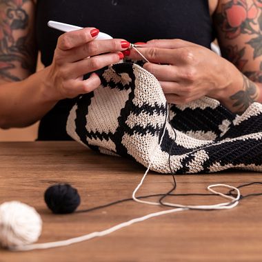 Descarga gratis patrones crochet para crear tapestry geométrico