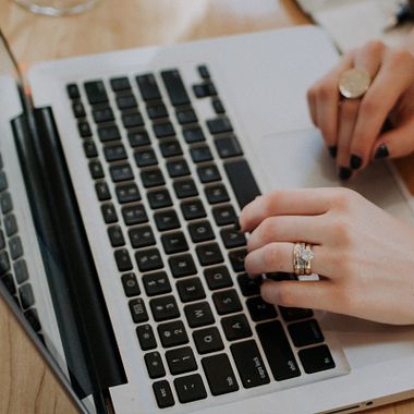 Cómo hacer un CV creativo y profesional: 5 tutoriales gratis