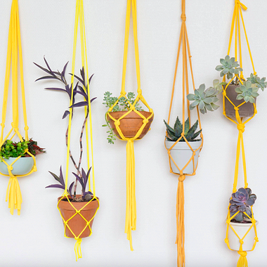 ﻿Free DIY Guide to Make a Macramé Plant Hanger