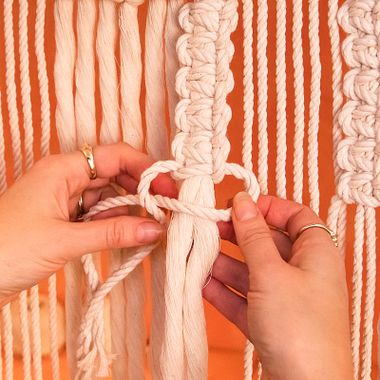 Free Macramé Pattern to Make Your Own Wall Hanging