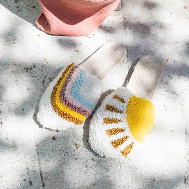 Tutorial gratuito: crea ciabatte personalizzate con il punch needle
