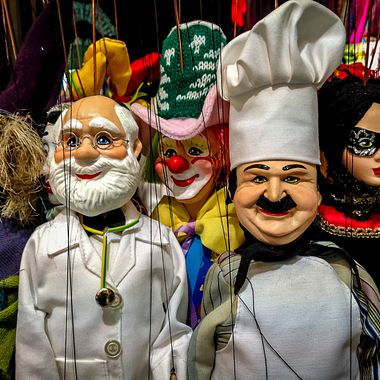 Pulling Strings: A Hands-On Guide to Creating Wooden Marionettes from Scratch