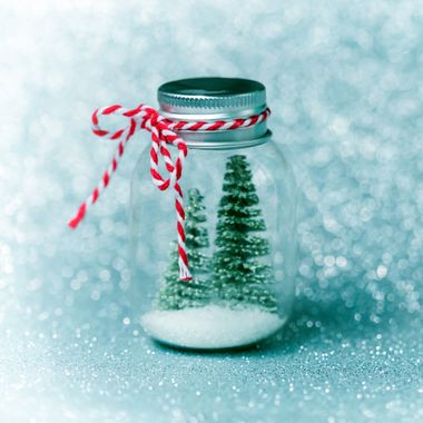 Cómo hacer bolas de nieve en tarros de cristal