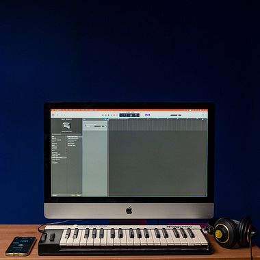 Free download: Exercise to warm up, cool down and develop the voice with a straw.
