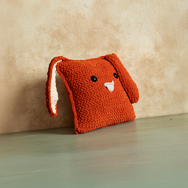 Free download: "Personalized Crochet Pillow" to practice and decorate.