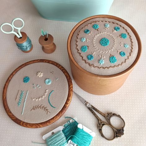 Caja con mandala bordado