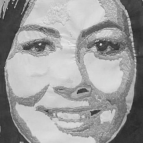 Retrato bordado y pintura 