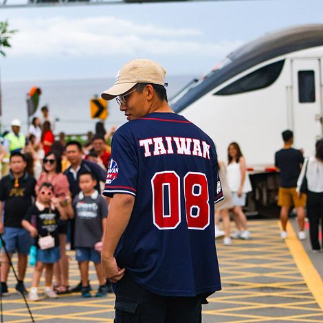 Taimali's Scenic Rail Crossing