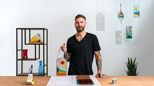 Création de pièces contemporaines en vitrail 