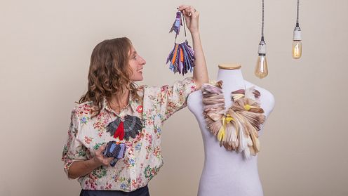 Joyería de autor con textiles recuperados