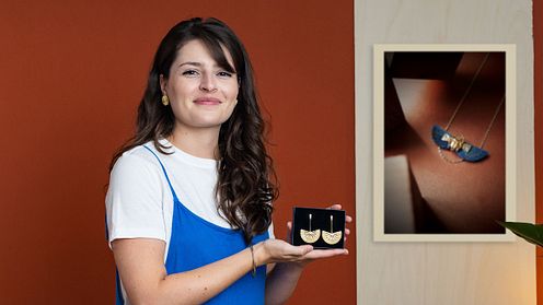 Bijoux brodés de marqueterie de paille