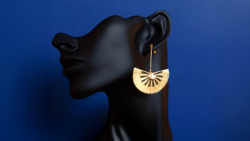 Cours Guidé : Broderie de Bijoux Raffinés en Marqueterie de Paille