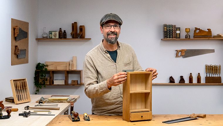 Möbeltischlerei: Möbelbau mit Handwerkzeugen