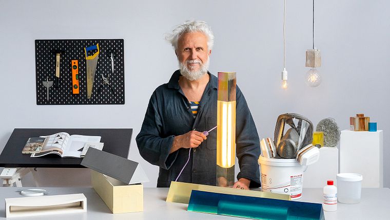 Design e construção de luminária de resina